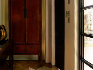 Leong Fee Terrace, Stefano Tordiglione Design Ltd Stefano Tordiglione Design Ltd Asian style corridor, hallway & stairs