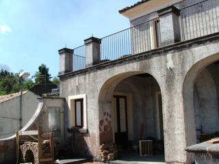 Residencia en Sicilia, a los pies del Etna, Antonio Torrisi Antonio Torrisi Casas de estilo mediterráneo
