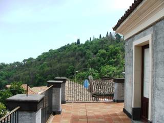 Residenza in Sicilia, ai piedi dell'Etna , Antonio Torrisi Antonio Torrisi Mediterranean style balcony, veranda & terrace