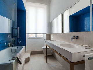 Une petite salle de bain élégante et confortable, Charlotte Raynaud Studio Charlotte Raynaud Studio 미니멀리스트 욕실