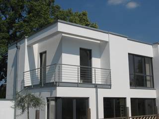 Einfamilienhauses mit Carport, STRICK Architekten + Ingenieure STRICK Architekten + Ingenieure Modern houses