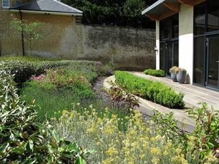 Walled Garden, Bradford Upon Avon, Katherine Roper Landscape & Garden Design Katherine Roper Landscape & Garden Design Jardin moderne