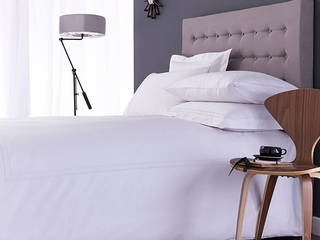 Charlotte Thomas "Richmond" Bed Set in White, We Love Linen We Love Linen Camera da letto moderna