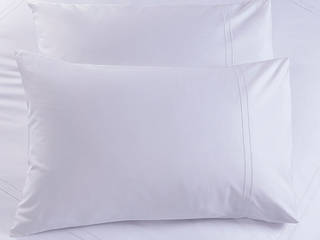 Charlotte Thomas "Richmond" Bed Set in White, We Love Linen We Love Linen Modern style bedroom