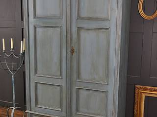 Large Shabby Chic Blue Antique Wardrobe , The Treasure Trove Shabby Chic & Vintage Furniture The Treasure Trove Shabby Chic & Vintage Furniture 臥室
