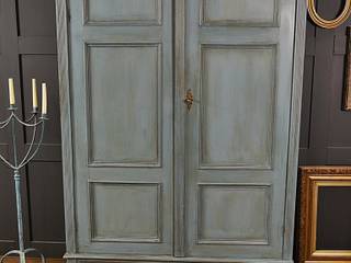 Large Shabby Chic Blue Antique Wardrobe , The Treasure Trove Shabby Chic & Vintage Furniture The Treasure Trove Shabby Chic & Vintage Furniture 臥室