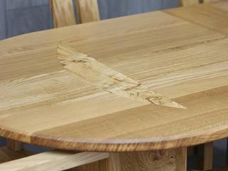 Prideaux extending oak dining table and eight chairs , Lee Sinclair Furniture Lee Sinclair Furniture モダンデザインの ダイニング