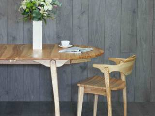 Valentine extending dining table and six chairs , Lee Sinclair Furniture Lee Sinclair Furniture モダンデザインの ダイニング