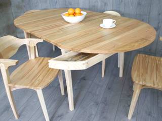 Valentine extending dining table and six chairs , Lee Sinclair Furniture Lee Sinclair Furniture غرفة السفرة