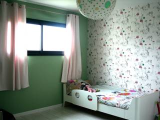 Une chambre de petite fille, daisydacosta daisydacosta Scandinavian style nursery/kids room