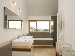 Haus Brunner, architektur + raum architektur + raum ห้องน้ำ