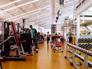 Academia Competition - unidade Higienópolis | Rua Dr. Albuquerque Lins, ARQdonini Arquitetos Associados ARQdonini Arquitetos Associados Modern gym Gym