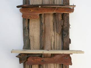 Driftwood Shelves: Natural material and look , Julia's Driftwood Julia's Driftwood Rustik Oturma Odası