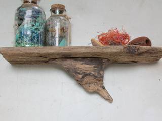 Driftwood Shelves: Natural material and look , Julia's Driftwood Julia's Driftwood 러스틱스타일 욕실