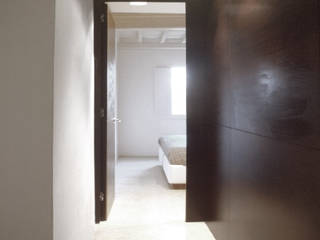 Mini appartamento nel centro storico di Firenze, ARCABI ASSOCIATES ARCABI ASSOCIATES Moderne slaapkamers