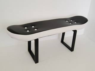 Skate stool for kids, ottoman in black and white, skate-home skate-home Salas de estar modernas