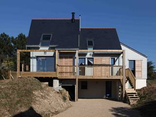 UNE MAISON BIOCLIMATIQUE DANS LE GOLFE DU MORBIHAN, Patrice Bideau a.typique Patrice Bideau a.typique منازل