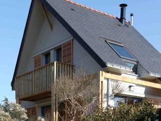 UNE MAISON BIOCLIMATIQUE DANS LE GOLFE DU MORBIHAN, Patrice Bideau a.typique Patrice Bideau a.typique Maisons modernes