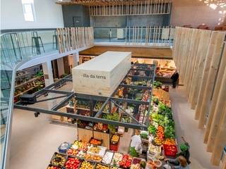 Espacio lúdico-gastronómico e isla de fruta y verdura b+t arquitectos Espacios comerciales Espacios comerciales