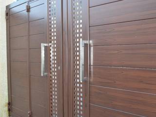 Puertas correderas y batientes en aluminio soldado., Galmatic S.L Galmatic S.L Modern style doors