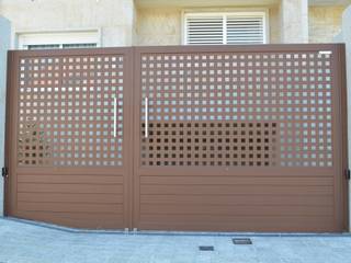Puertas correderas y batientes en aluminio soldado., Galmatic S.L Galmatic S.L Windows & doors Doors