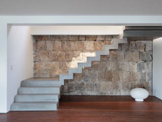 Joatinga 650m², House in Rio House in Rio Modern corridor, hallway & stairs