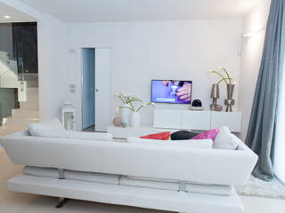 Appartamento a Verona: Bello e funzionale, moovdesign moovdesign Moderne Wohnzimmer