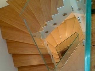 Ganzglasgeländer im Privathaus, Glas Henrich GmbH Glas Henrich GmbH Minimalist corridor, hallway & stairs