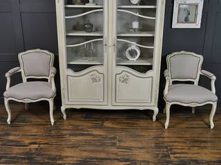 Pair of French Louis Style Chairs in Old White & Paris Grey, The Treasure Trove Shabby Chic & Vintage Furniture The Treasure Trove Shabby Chic & Vintage Furniture 客廳