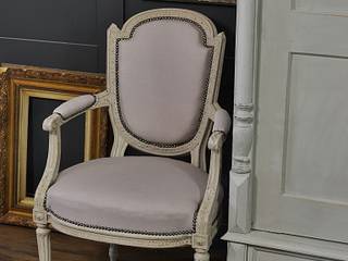 Pair of French Shabby Chic Painted Open Armchairs, The Treasure Trove Shabby Chic & Vintage Furniture The Treasure Trove Shabby Chic & Vintage Furniture غرفة المعيشة