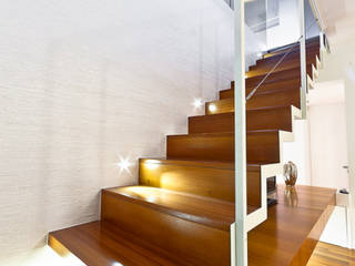 casa s_f, Andrea Stortoni Architetto Andrea Stortoni Architetto Modern corridor, hallway & stairs