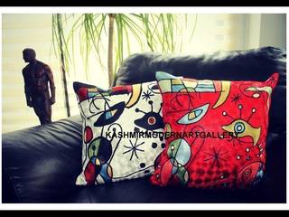 Miro silk Throw pillows, kashmir modernart gallery kashmir modernart gallery ห้องนั่งเล่น