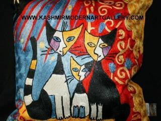 Rosina cat design silk cushioncovers, kashmir modernart gallery kashmir modernart gallery ห้องนั่งเล่น