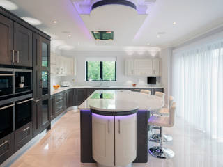 Tate Anthracite and Mussel Oak with Black & White Zebrano, Stoneham Kitchens Stoneham Kitchens Cocinas de estilo moderno