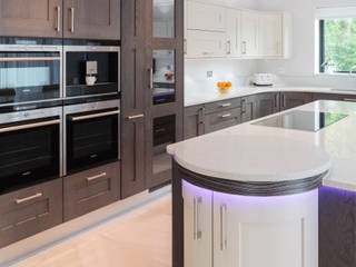Tate Anthracite and Mussel Oak with Black & White Zebrano, Stoneham Kitchens Stoneham Kitchens Dapur Modern