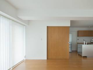 香椎浜のマンションリノベーション, ろく設計室 ろく設計室 Modern style doors