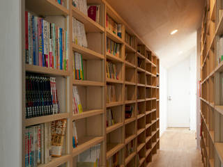 PASSAGE with BOOKS FURUKAWA DESIGN OFFICE Modern corridor, hallway & stairs