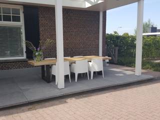 Boomstamtafels voor buiten, Woodlovesyou&more Woodlovesyou&more Balkon, Beranda & Teras Modern