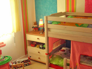 Projet de décoration de la chambre de 2 petites filles, Papillon Déco & Com Papillon Déco & Com Dormitorios infantiles modernos