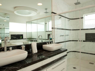 homify Modern bathroom