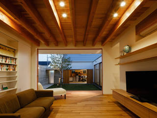 HOUSE IN HAMAMATSU, 窪江建築設計事務所 窪江建築設計事務所 Asian style living room