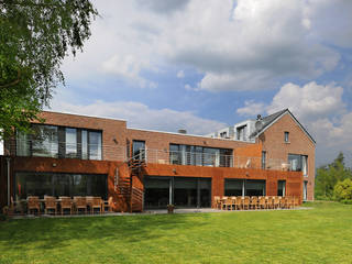 Aux Charmes de la Gulpe, Luc Spits Architecture Luc Spits Architecture Casas de estilo moderno