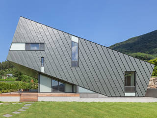 Leaning House, PRAUD PRAUD Casas modernas