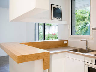 Grand studio, MELANIE LALLEMAND ARCHITECTURES MELANIE LALLEMAND ARCHITECTURES Moderne Küchen