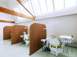 Clinic in Onomichi, OISHI Masayuki & Associates OISHI Masayuki & Associates Spazi commerciali