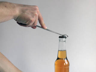 Line Bottle-Opener, Camille Coquelle Camille Coquelle 클래식스타일 주방