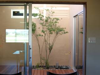 季節を眺める住まい, 石川泰之建築設計室 石川泰之建築設計室 オリジナルデザインの テラス