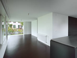 Wohnhaus Münchenstein, raeto studer architekten raeto studer architekten Modern corridor, hallway & stairs