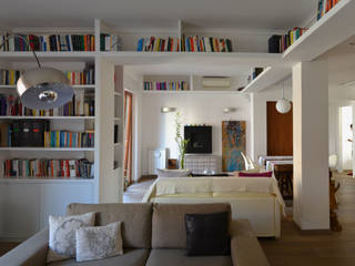 The Living Space - VFG home, arch. Paolo Pambianchi arch. Paolo Pambianchi ミニマルデザインの リビング 白色