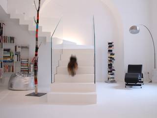TOTAL WHITE, Serenella Pari design Serenella Pari design Minimalist corridor, hallway & stairs